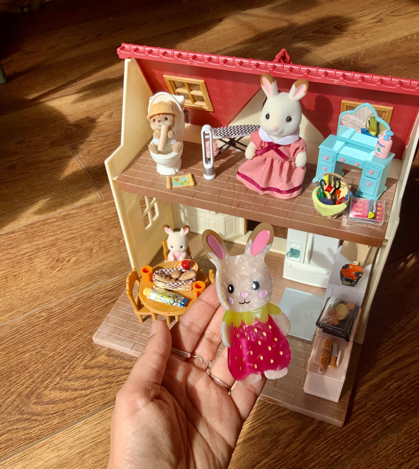 Strawbunny Hair Claw